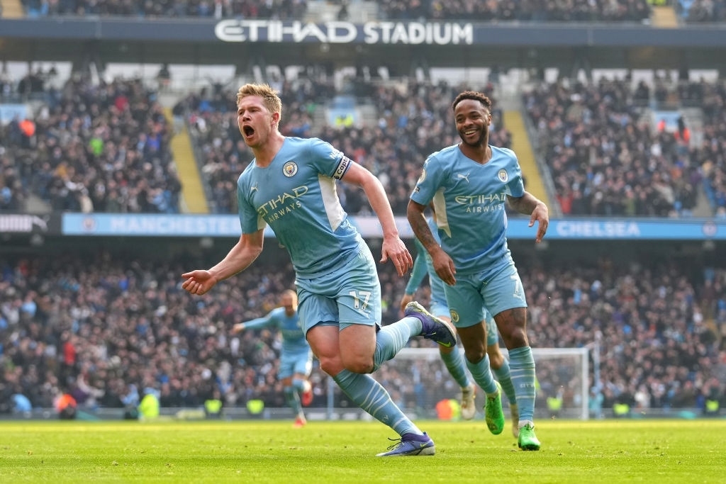 De Bruyne lập siêu phẩm, Man City tạm bỏ xa Chelsea 13 điểm